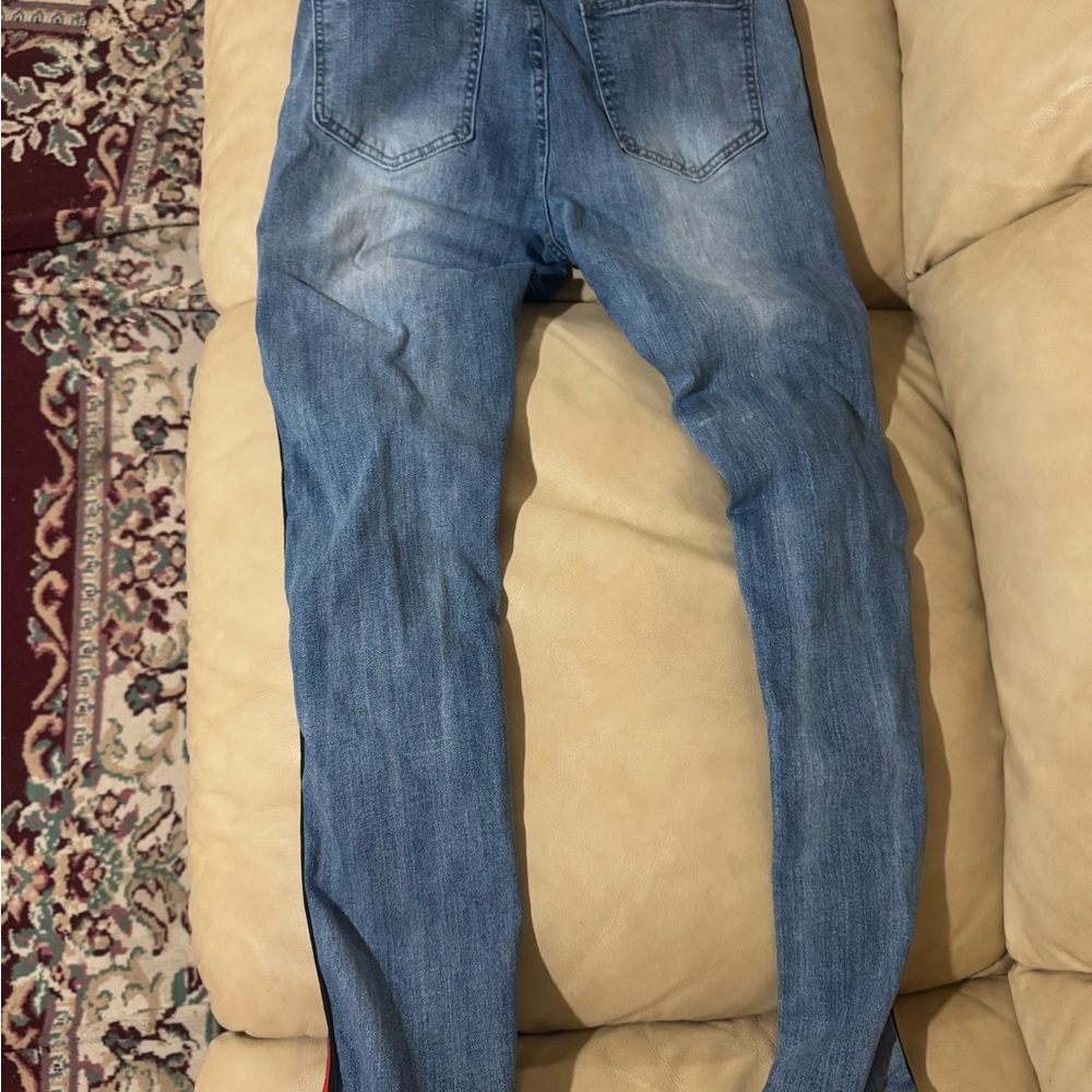 Stylish Distressed Skinny Jeans with Red Stripe - Picture 4 of 4